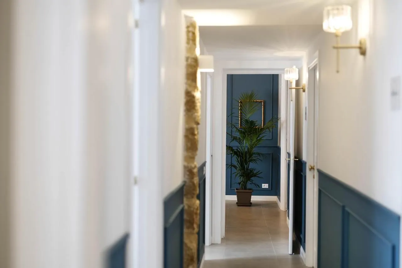 Family Affair Luxury Rooms&Suites Палермо 2*,