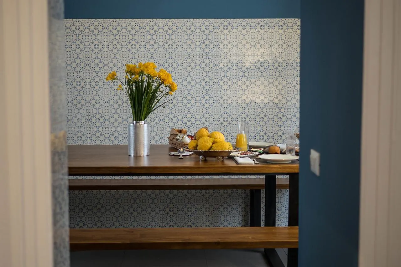 Family Affair Luxury Rooms&Suites Палермо 2*,